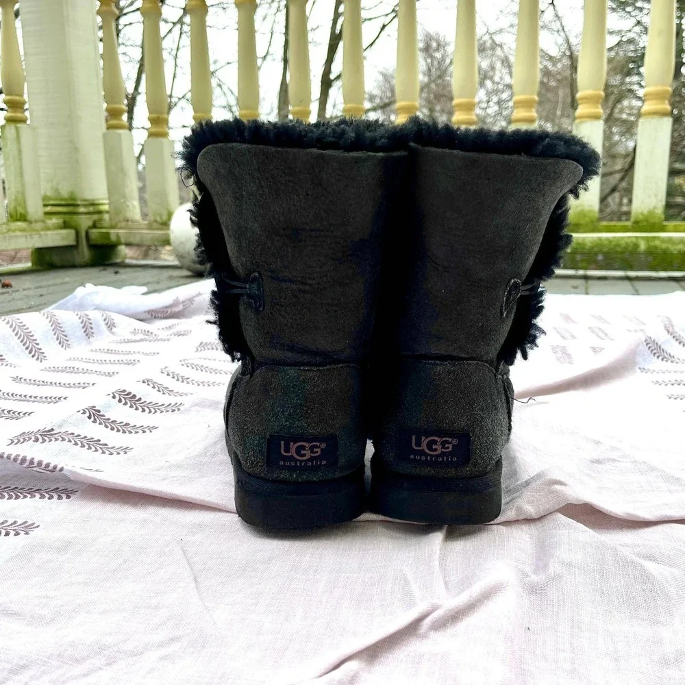 UGG Australia Bailey Button 5803 Black‎ Sheepskin Shearling Boots Womens 8